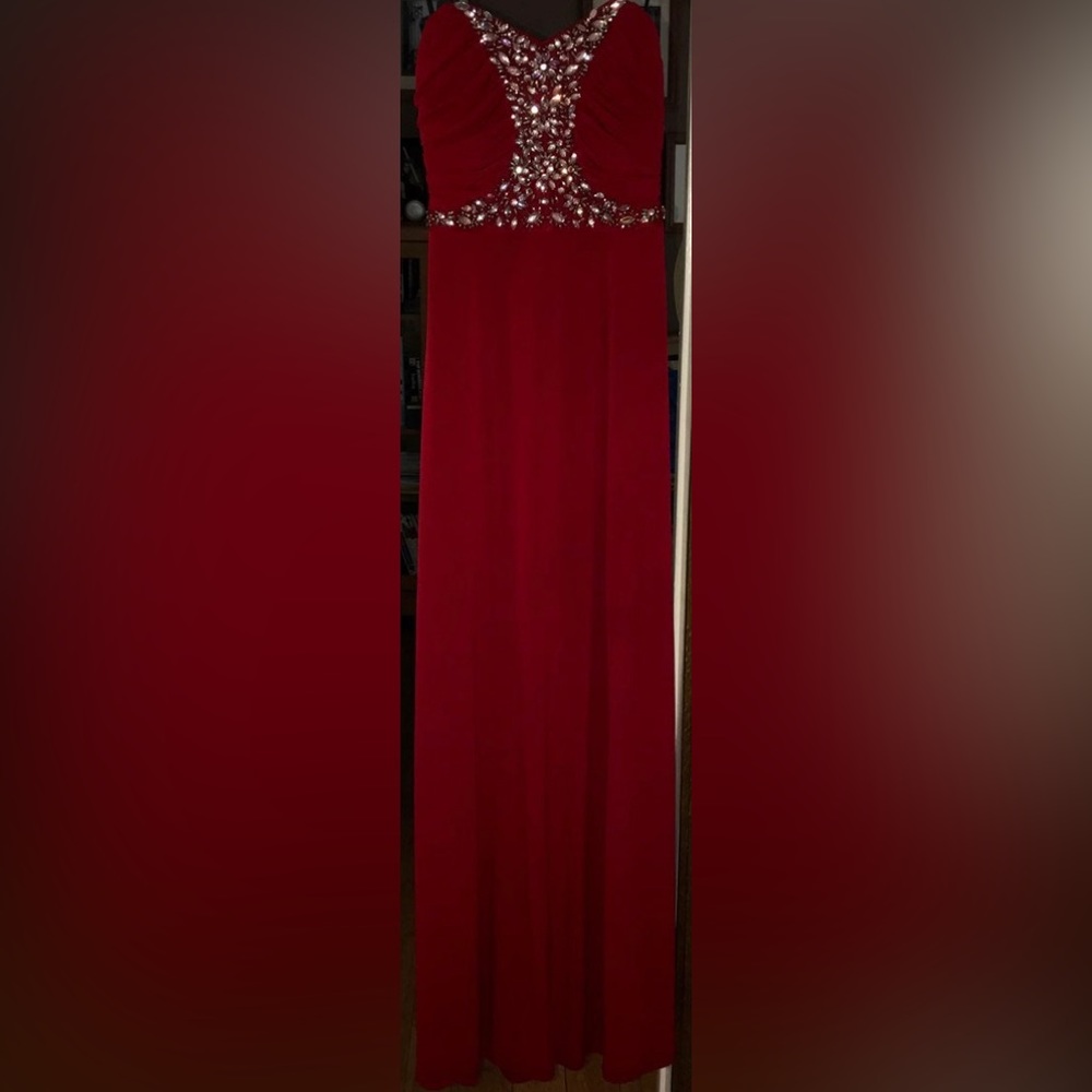 Juniors sz 3 formal/prom dress in Red w. rhinestone detail at bust by BCX - Picture 3 of 3